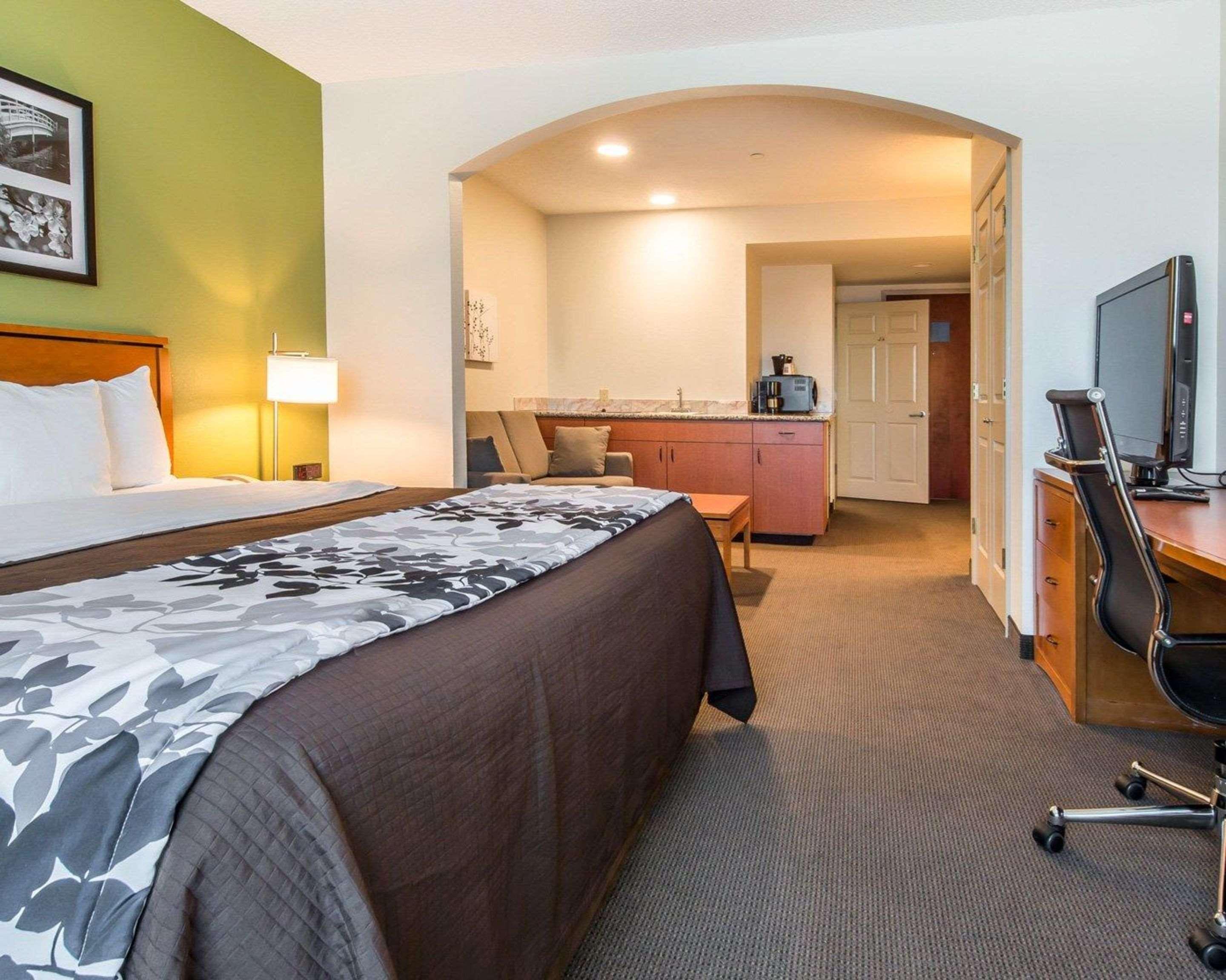 Hotel Sleep & 4*